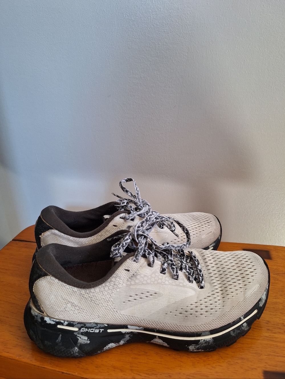 Brooks Women's White and Black Athletic Running Shoes